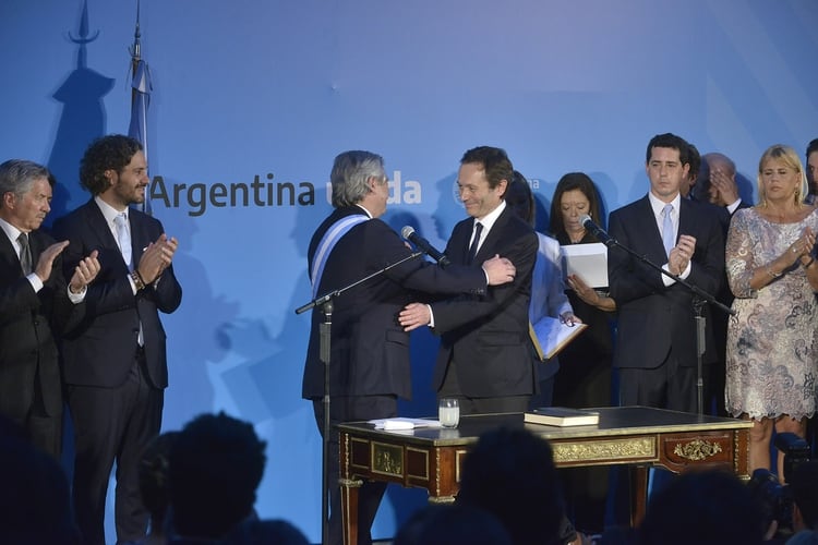 Alberto Fernández toma juramente a Gustavo Beliz como secretario de Asuntos Estratégicos. (Gustavo Gavotti)