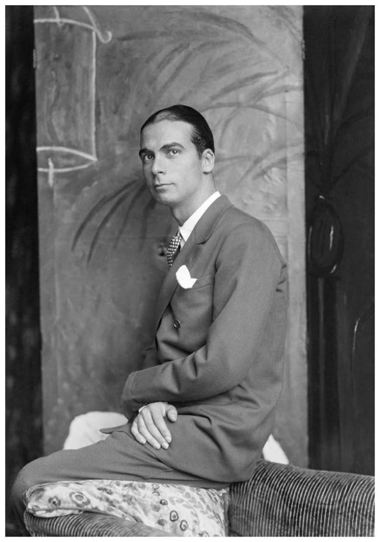 CristÃ³bal Balenciaga en 1927. El gran diseÃ±ador espaÃ±ol quedÃ³ fascinado con la belleza de Brigitte. La llamaba â€œmi pequeÃ±o soldado alemÃ¡nâ€. Nunca le preguntÃ³ por su pasado