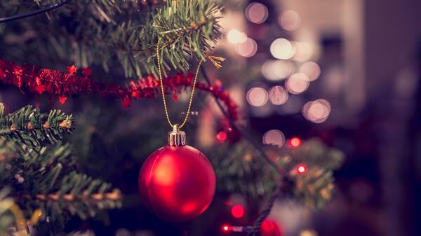 las borlas de Navidad, uno de los adornos más populares de los arbolitos del mundo entero (Getty)