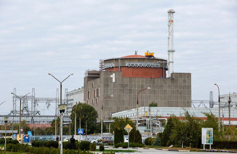 FOTO DE ARCHIVO. Una vista muestra la central nuclear de Zaporiyia en el transcurso del conflicto entre Rusia y Ucrania a las afueras de Enerhodar en la región ucraniana de Zaporiyia, controlada por Rusia. 14 de octubre de 2022. REUTERS/Alexander Ermochenko