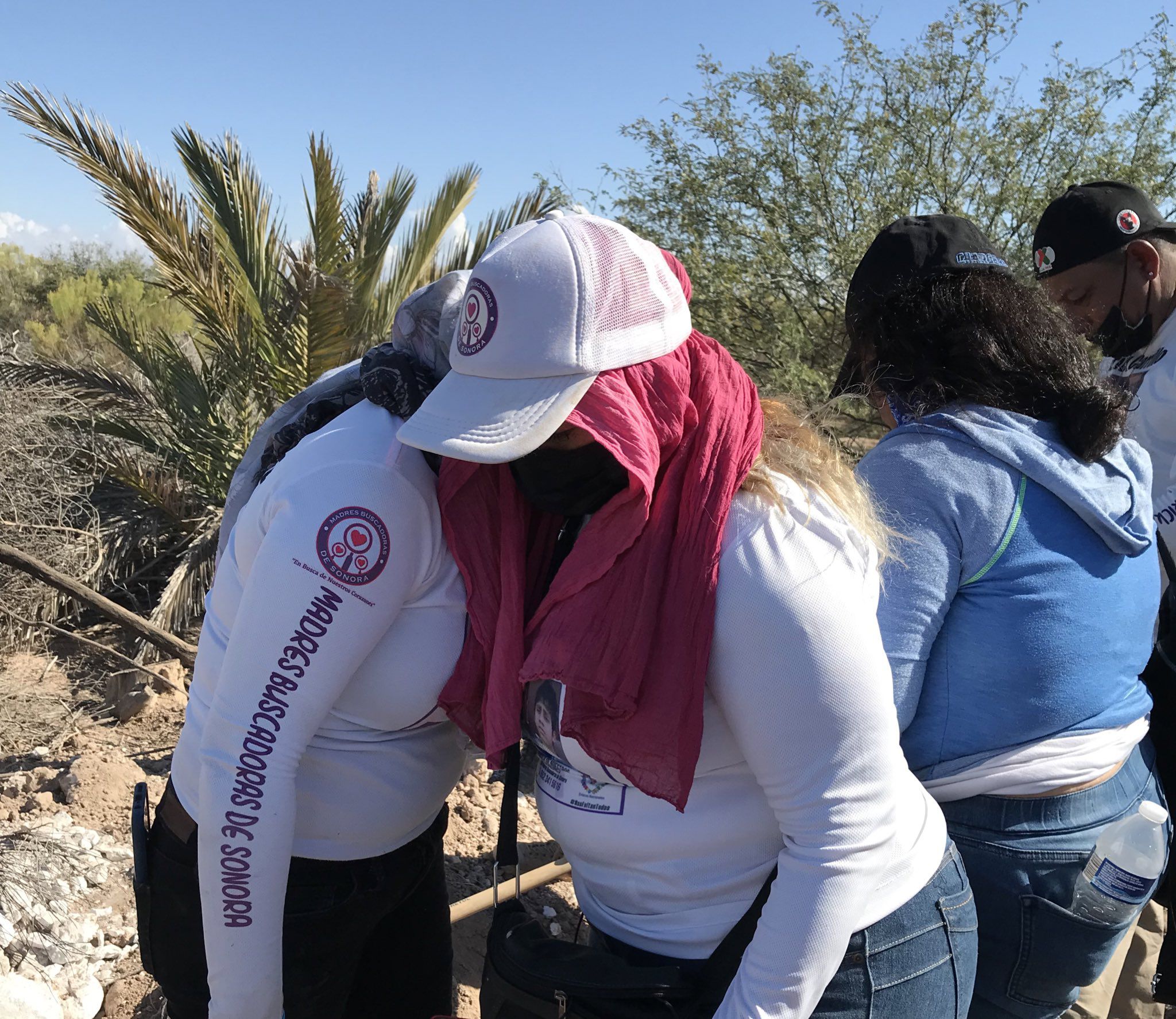 Due membri del collettivo Mothers Seekers of Sonora (Foto: Twitter/ @buscadorasonora)