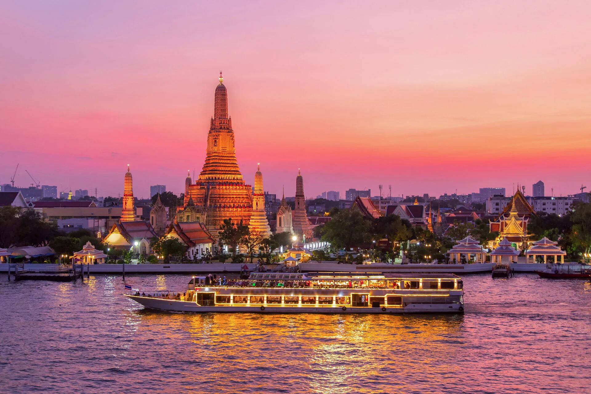 Los templos de Bangkok son visitados principalmente por su belleza y extravagancia (Getty)