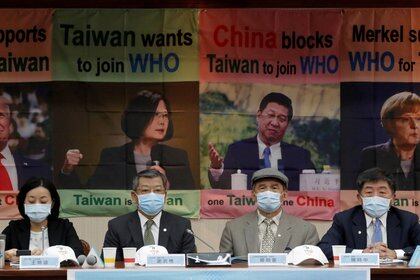 Taiwan Health Minister Chen Shih-chung, parliament members and activists hold a news conference about Taiwan's efforts to get into the World Health Organization in Taipei, Taiwan, May 15, 2020. REUTERS/Ann Wang   REFILE - CORRECTING WORLD HEALTH ORGANIZATION NAME