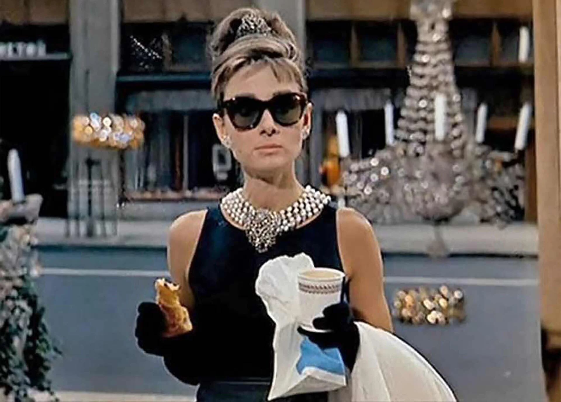 Audrey Hepburn en la película “Desayuno en Tiffany’s” (1961)
