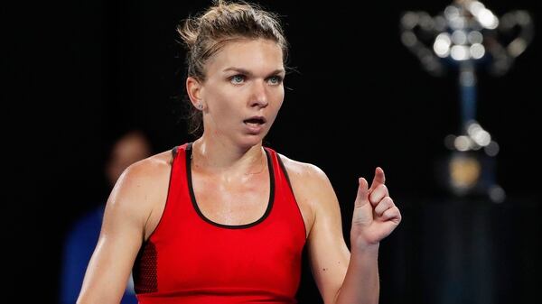 Simona Halep cayó ante Caroline Wozniacki y perdió la cima del ránking (Reuters)