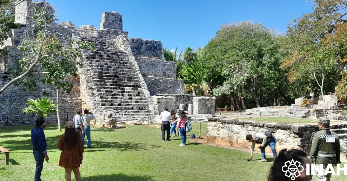 What are the 6 spectacular Mayan archaeological areas in which INAH began its operations