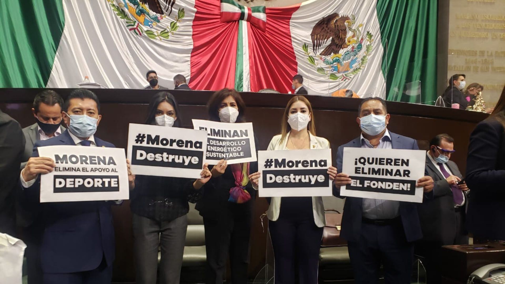 Los diputados de oposición mostraron su rechazo a la extinción de los fideicomisos en la sesión de este martes (Foto: Diputados PRD)