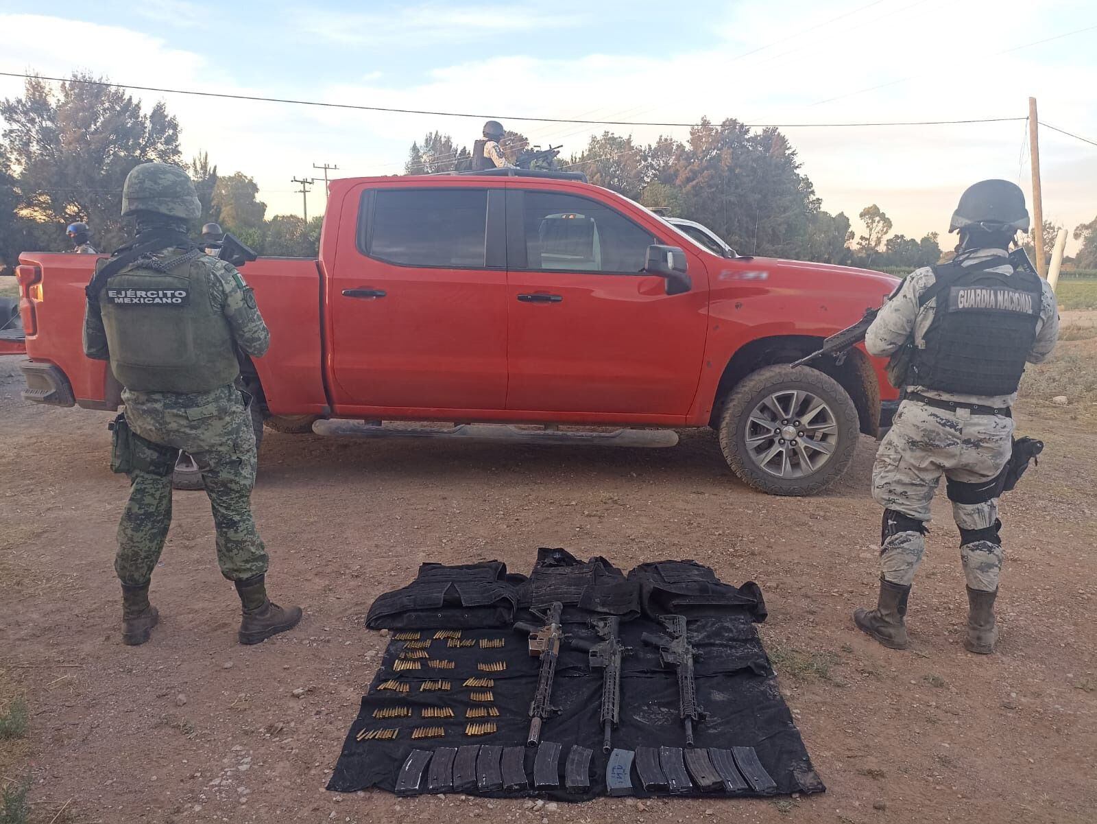 Zacatecas National Guard three long weapons and a truck
