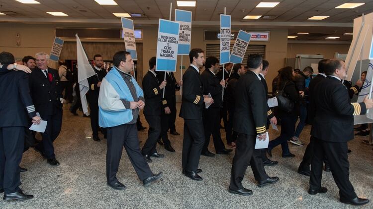 Los pilotos llevaron a cabo una protesta el jueves (Adrián Escandar)