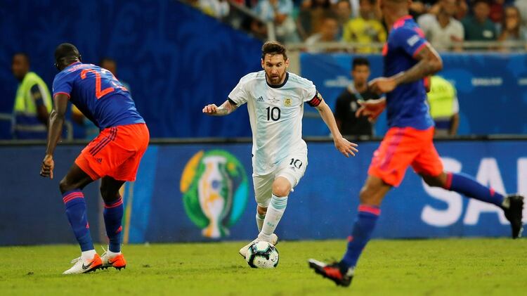 Messi, otra vez intentó ser el líder de un equipo que no lo acompañó (REUTERS/Luisa Gonzalez)