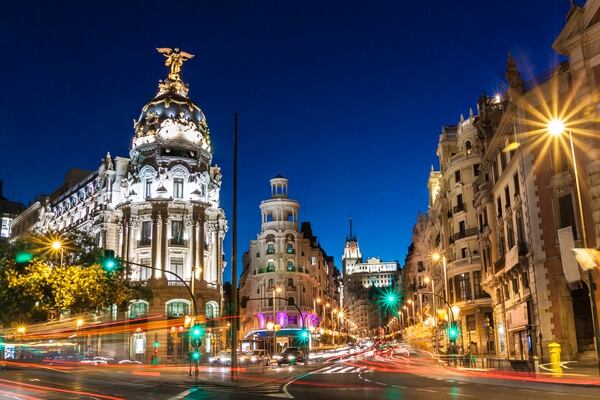 La Gran Vía, una de las calles más turísticas de la ciudad madrileña (Getty Images)
