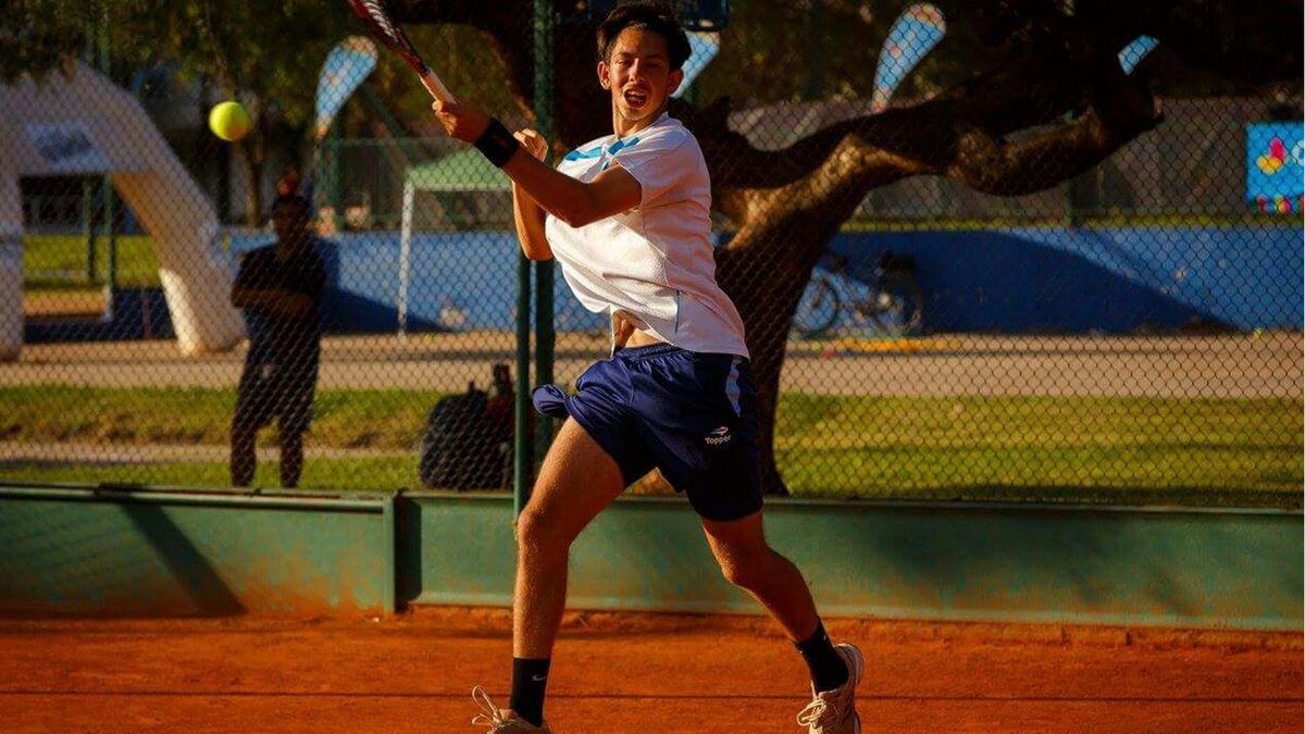 Fue número 1 del tenis local, quiere ser profesional y pide ayuda por Twitter: la historia de Santiago Bramajo