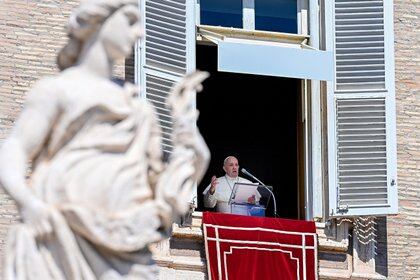 El papa durante el Angelus de este domingo en Roma. (Vincenzo PINTO / AFP)