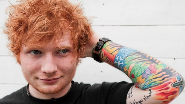Ed Sheeran sufrió un accidente vial en Londres y anunció que seguramente deberá suspender algunos conciertos