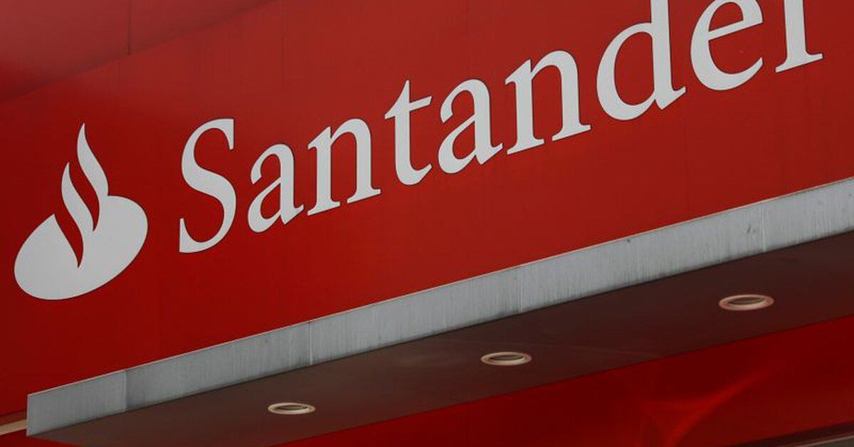 Santander registers a record annual loss of 8,770 million euros and the fourth quarter profit falls by 90%
