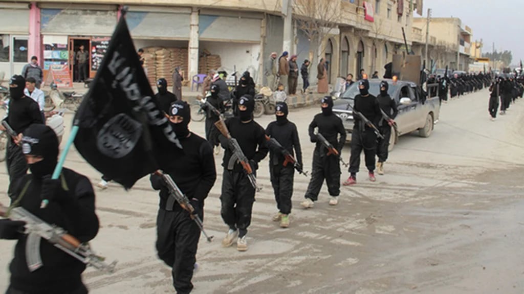 ISIS desfila por las calles de Mosul (Reuters)