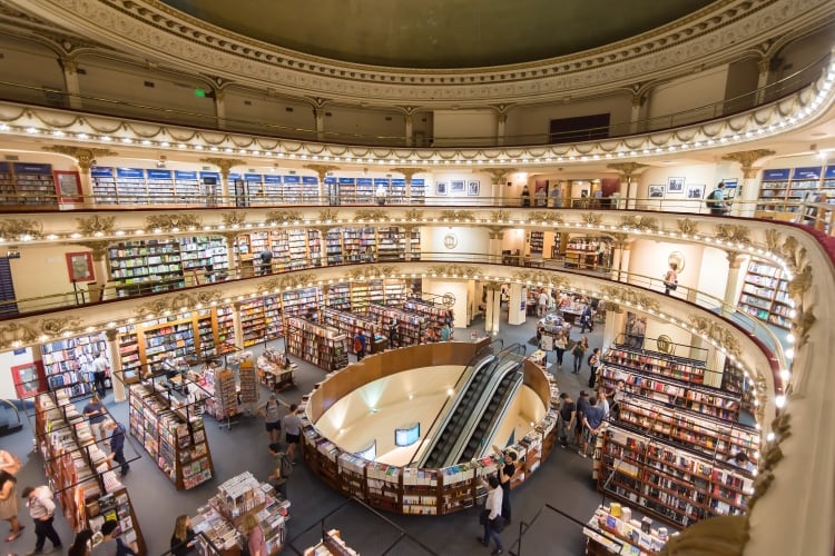 La elegante librería El Ateneo de Buenos Aires funciona en un cine teatro reciclado (Shutterstock)
