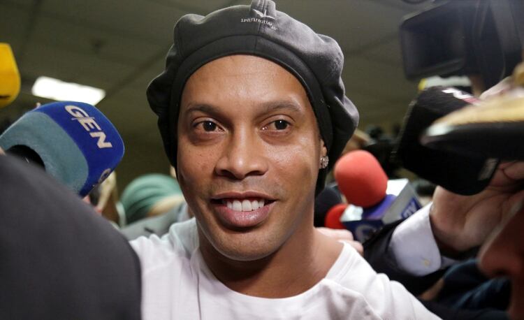 El abogado de Ronaldinho explicó cómo surgió la posibilidad de pagar 1,6 millones de dólares como fianza REUTERS/Jorge Adorno/File Photo