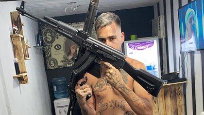 El cantante de trap Zaramay, detenido en Rosario tras mostrarse en las redes sociales portando armas de guerra