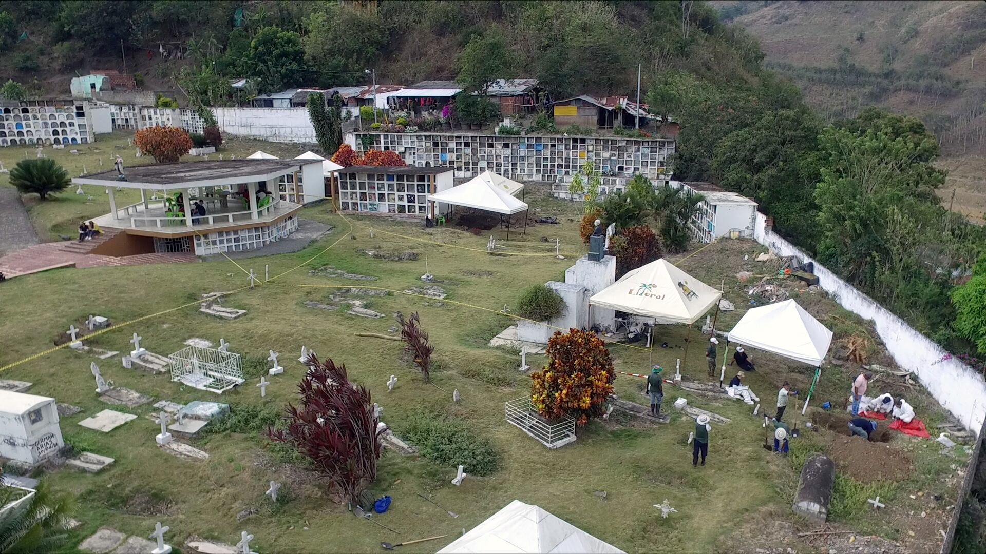 La Justicia Especial para la Paz (JEP) busca cotejar los restos encontrados en el cementerio de Dabeiba (Antioquia) con las muestras de ADN de familiares de víctimas de desaparición forzada de la Comuna 13 de Medellín. (JEP)
