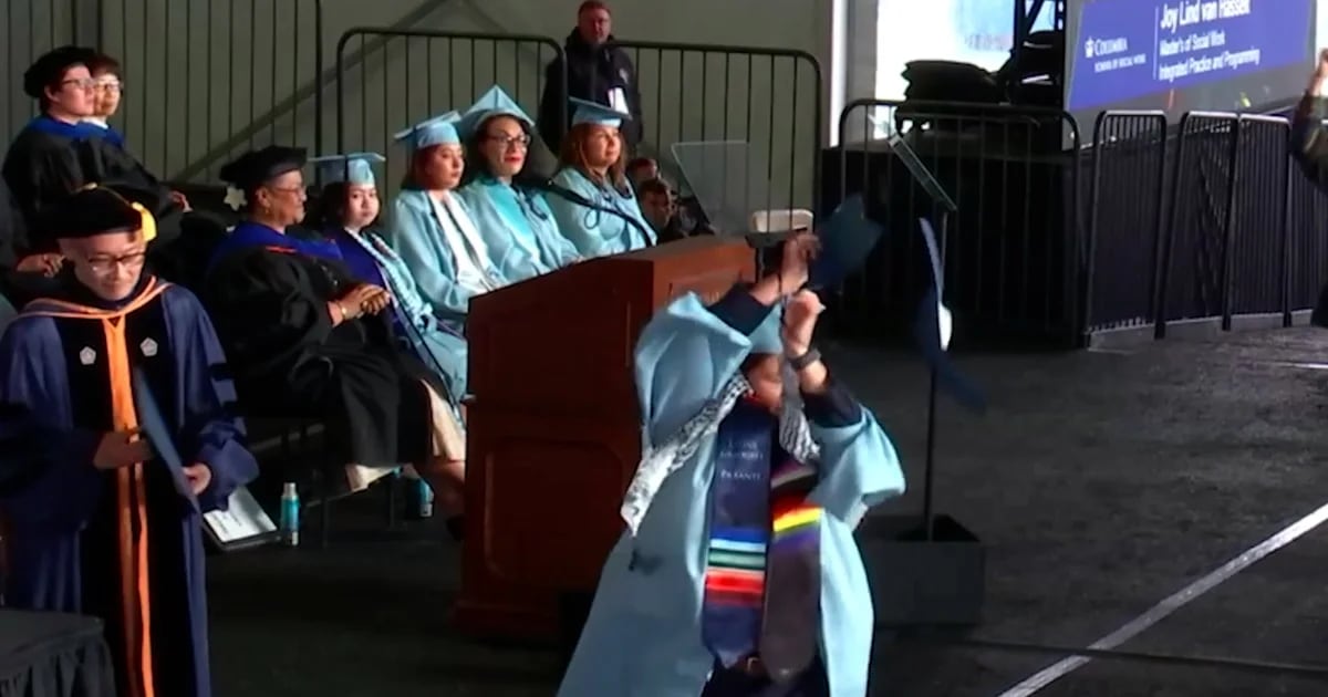 Columbia students tore diplomas during graduation ceremony to protest war in Gaza