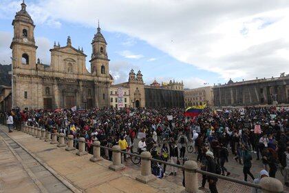 Foto de archivo. Manifestantes participan en una protesta contra las políticas económicas y sociales del presidente Iván Duque durante un paro nacional en Bogotá, Colombia, 21 de septiembre, 2020. REUTERS/Luisa González