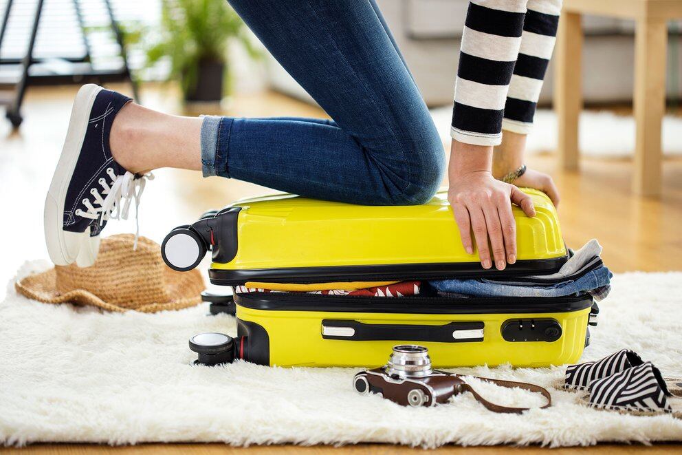 Hay que dejar todo lo que no sea necesario en el equipaje a despachar y llevar lo menos posible en la mochila o bolso de cabina. (Shutterstock)