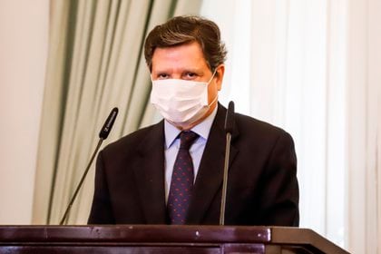 El ministro del Interior de Paraguay, Euclides Acevedo, dio positivo de coronavirus el martes (EFE/Nathalia Aguilar/Archivo)
