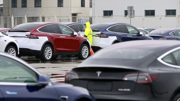 Tesla intenta mejorar las ventas en China, que fueron afectadas por la â??guerra comercialâ? entre Washington y Beijing (Reuters)