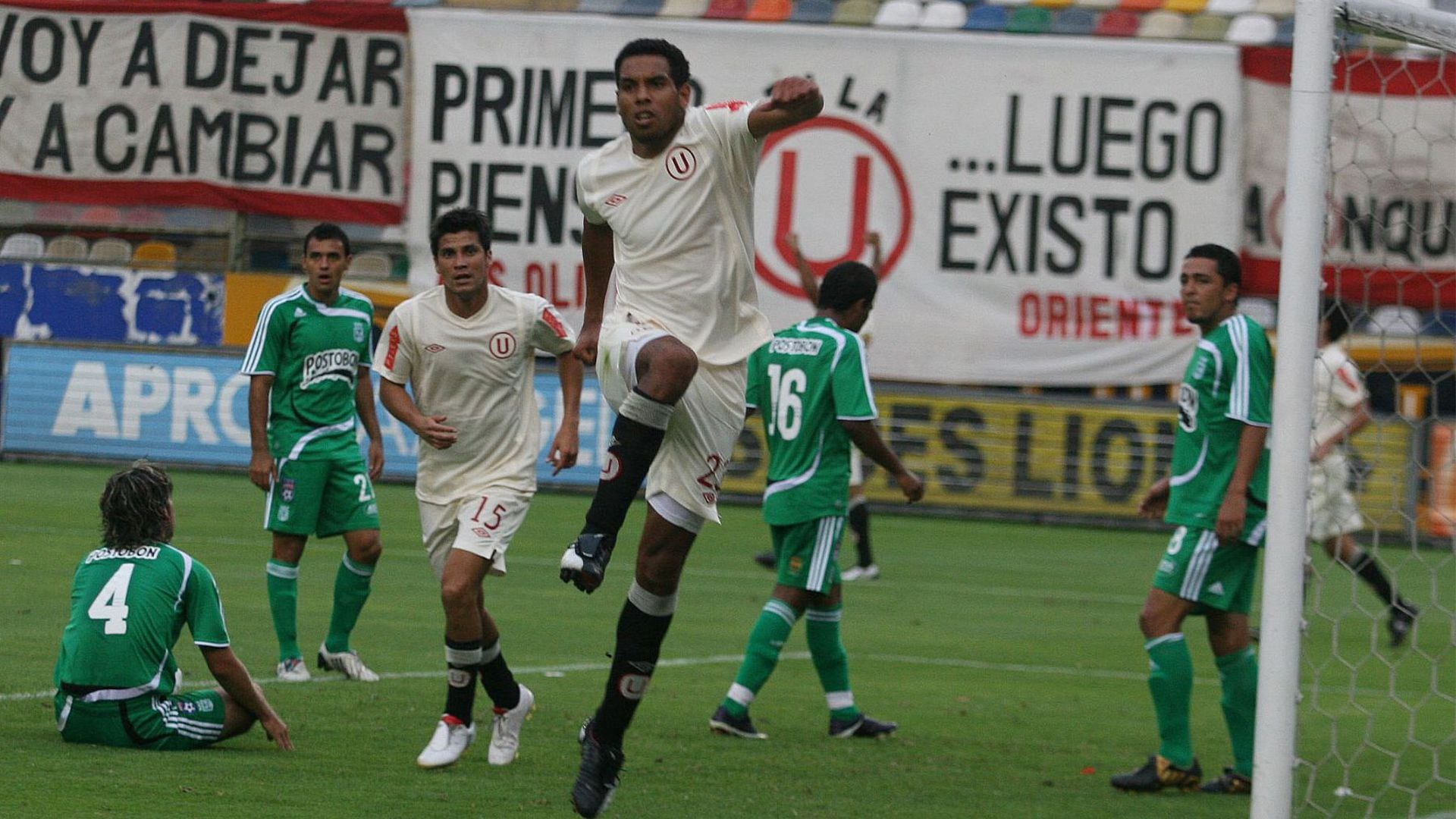 Antecedente más reciente entre Universitario y Atlético Nacional es por la 'Tarde Crema 2010', que acabó en empate 2-2.