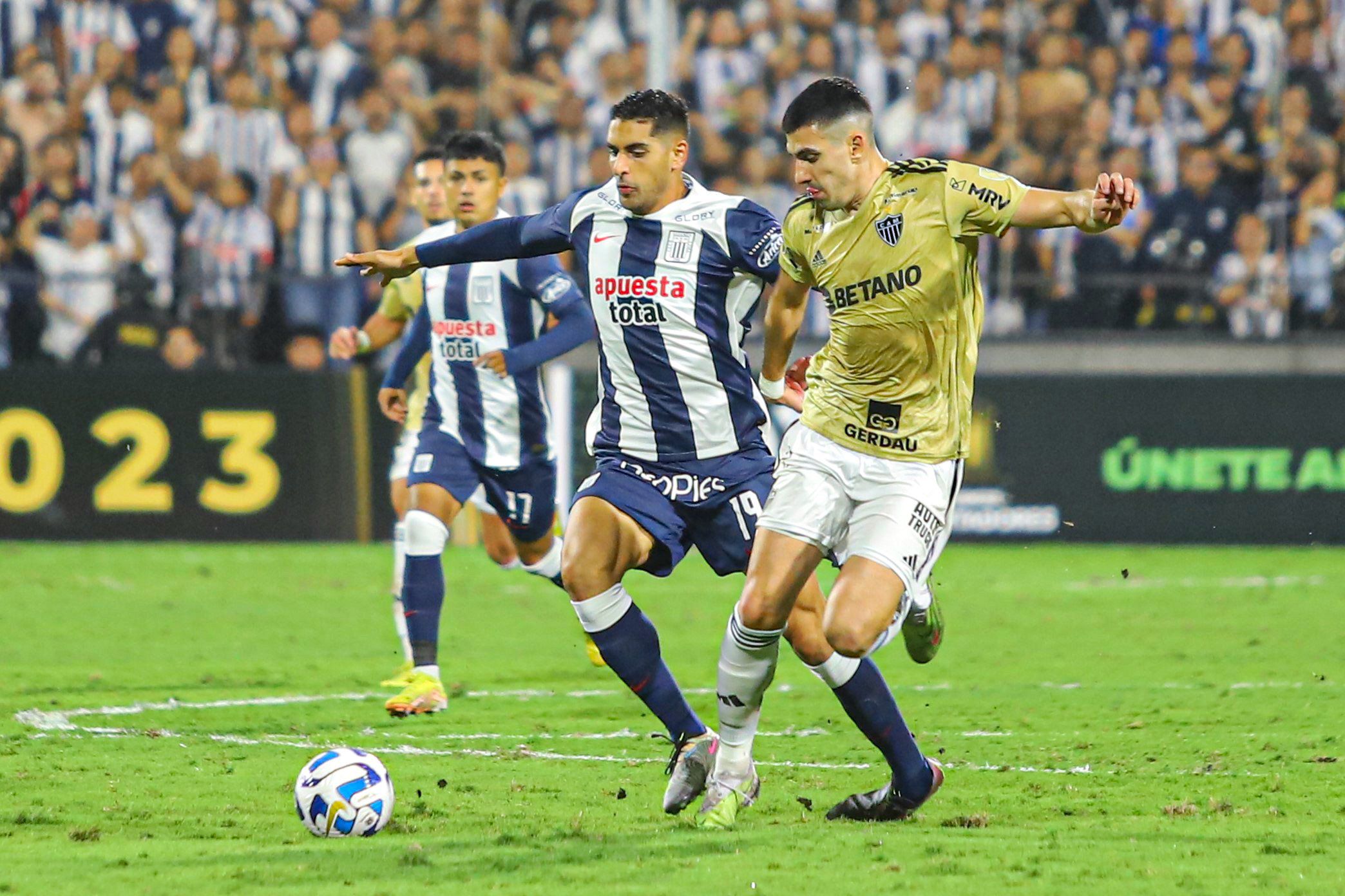 Momento de la lesión de Pablo Sabbag contra Atlético Mineiro. (Edson Ochoa)