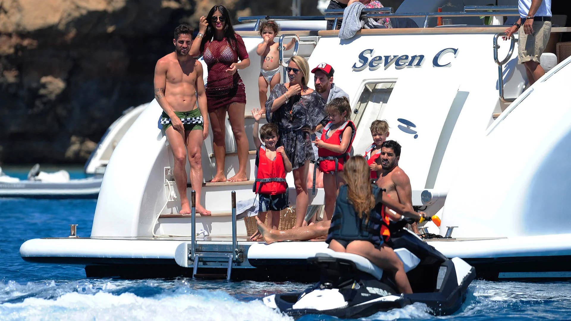 Cesc Fábregas, Luis Suárez y Lionel Messi eligieron Ibiza para descansar (Grosby)