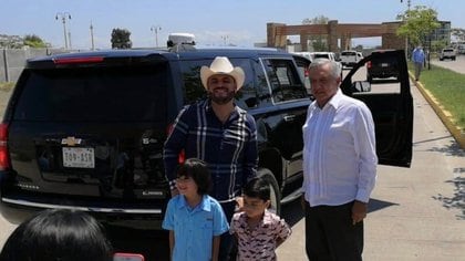 "El Komander" con el presidente de México (Foto: redes sociales)