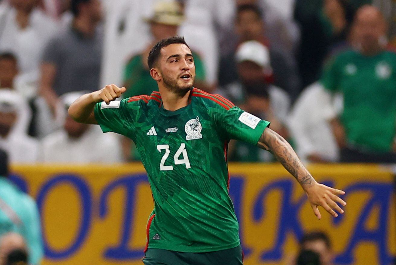 Luis Chávez fue el único jugador mexicano que aumentó su valor tras Qatar 2022 (REUTERS/Kai Pfaffenbach)
