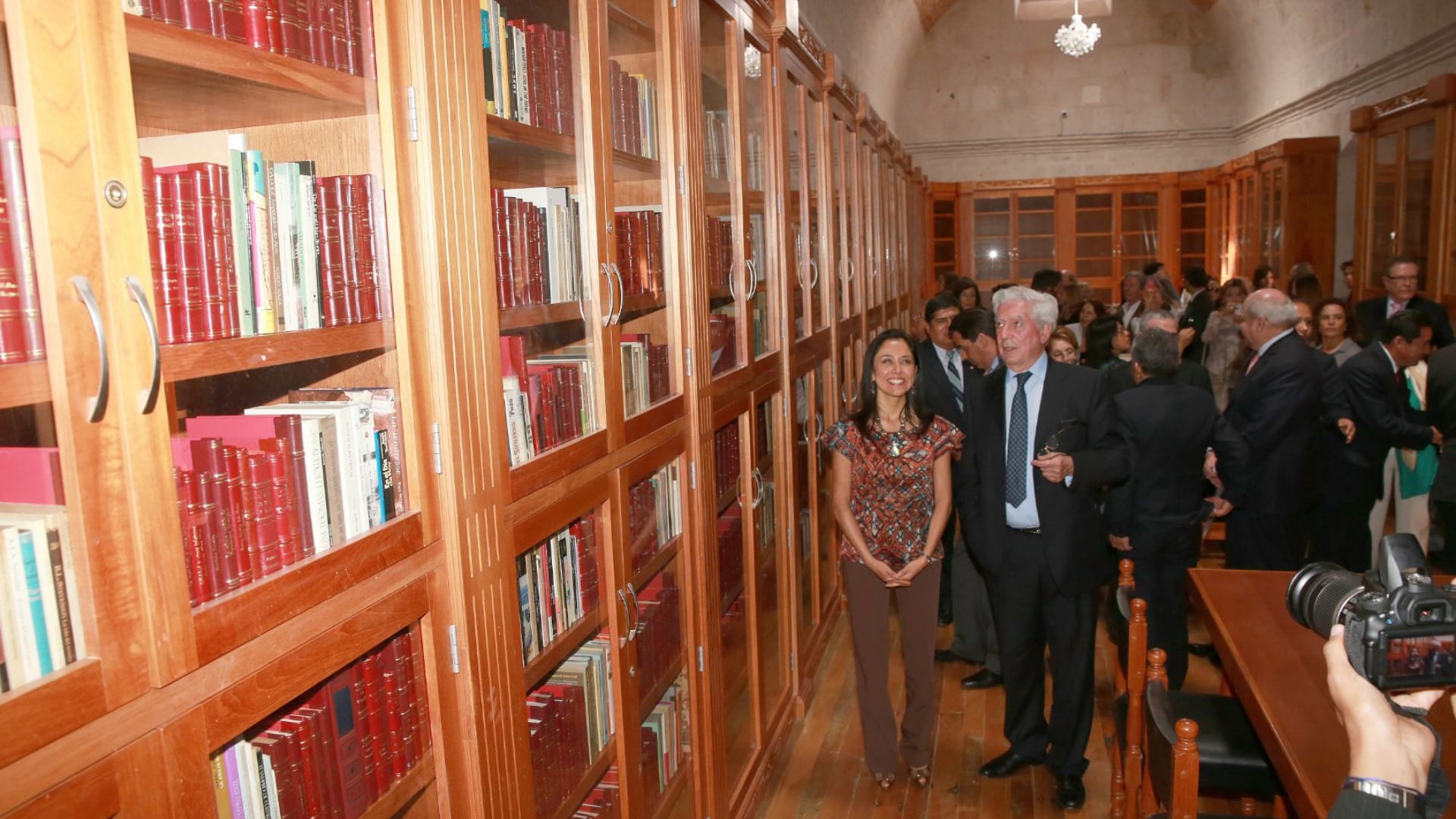 Mario Vargas Llosa - Biblioteca - Arequipa - Perú - 12 de abril