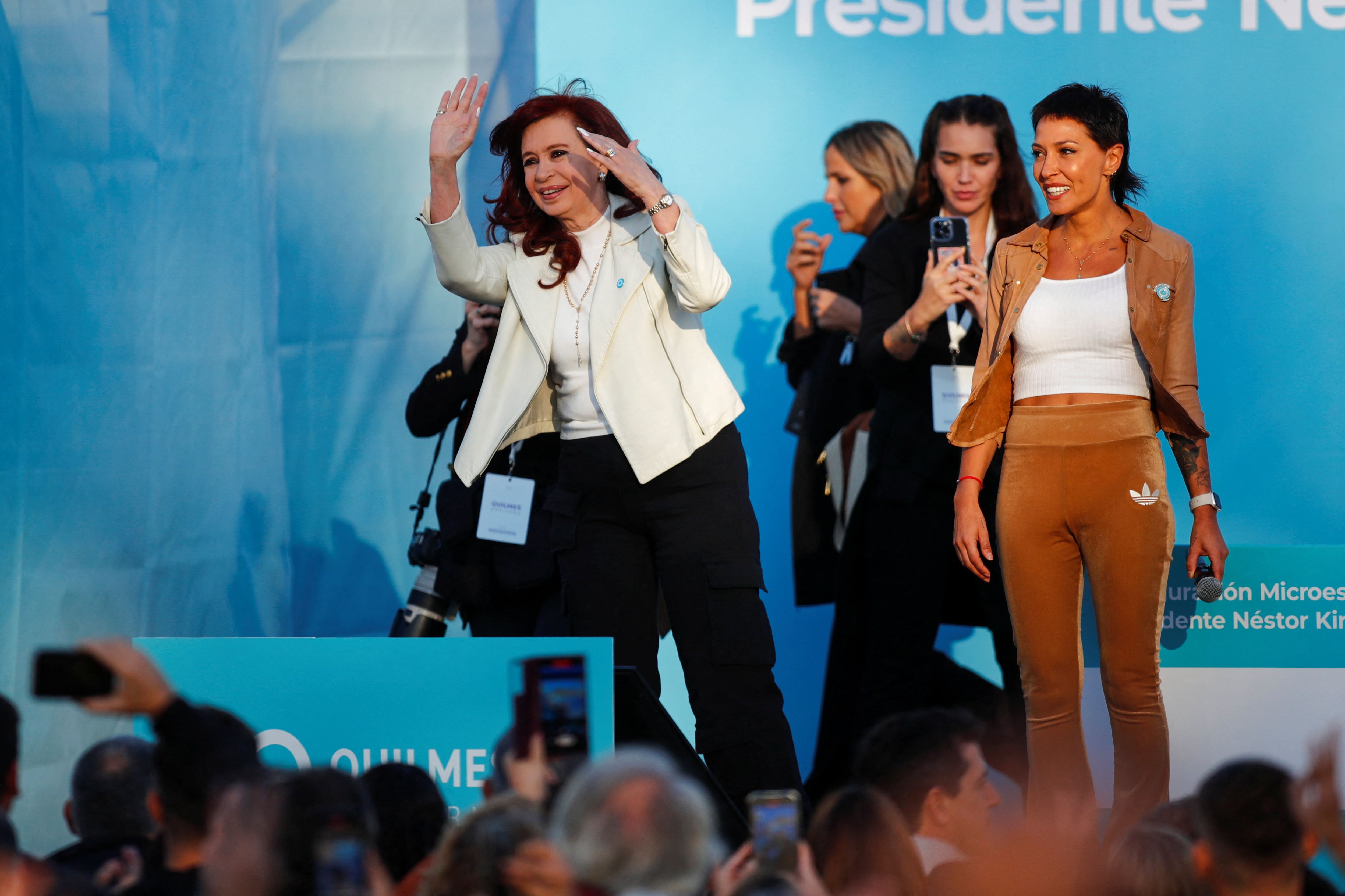 Cristina Kirchner junto a la intendenta de Quilmes Mayra Mendoza