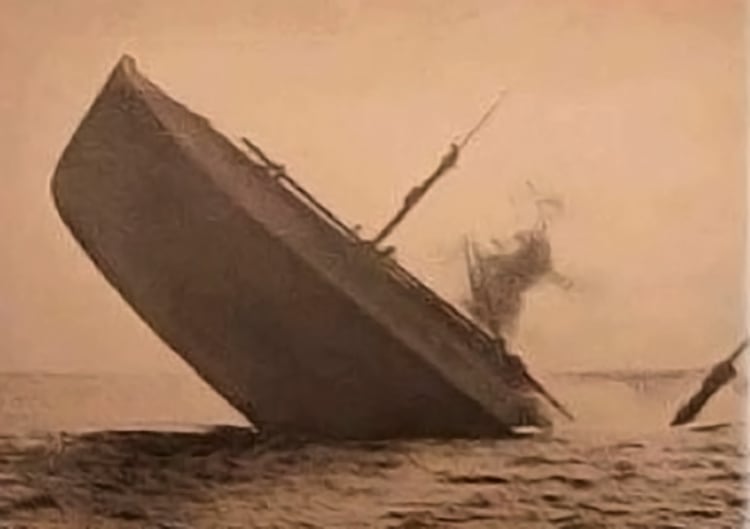 El Ourang Medan sufrió una fuerte explosión y se fue a pique en segundos, poco después de que encontraran muerta a toda su tripulación