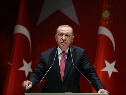 El Presidente de Turquía, Tayyip Erdogan, hablando en una reunión del partido AK en Ankara el 13 de agosto (Presidential Press Office/Handout via REUTERS)