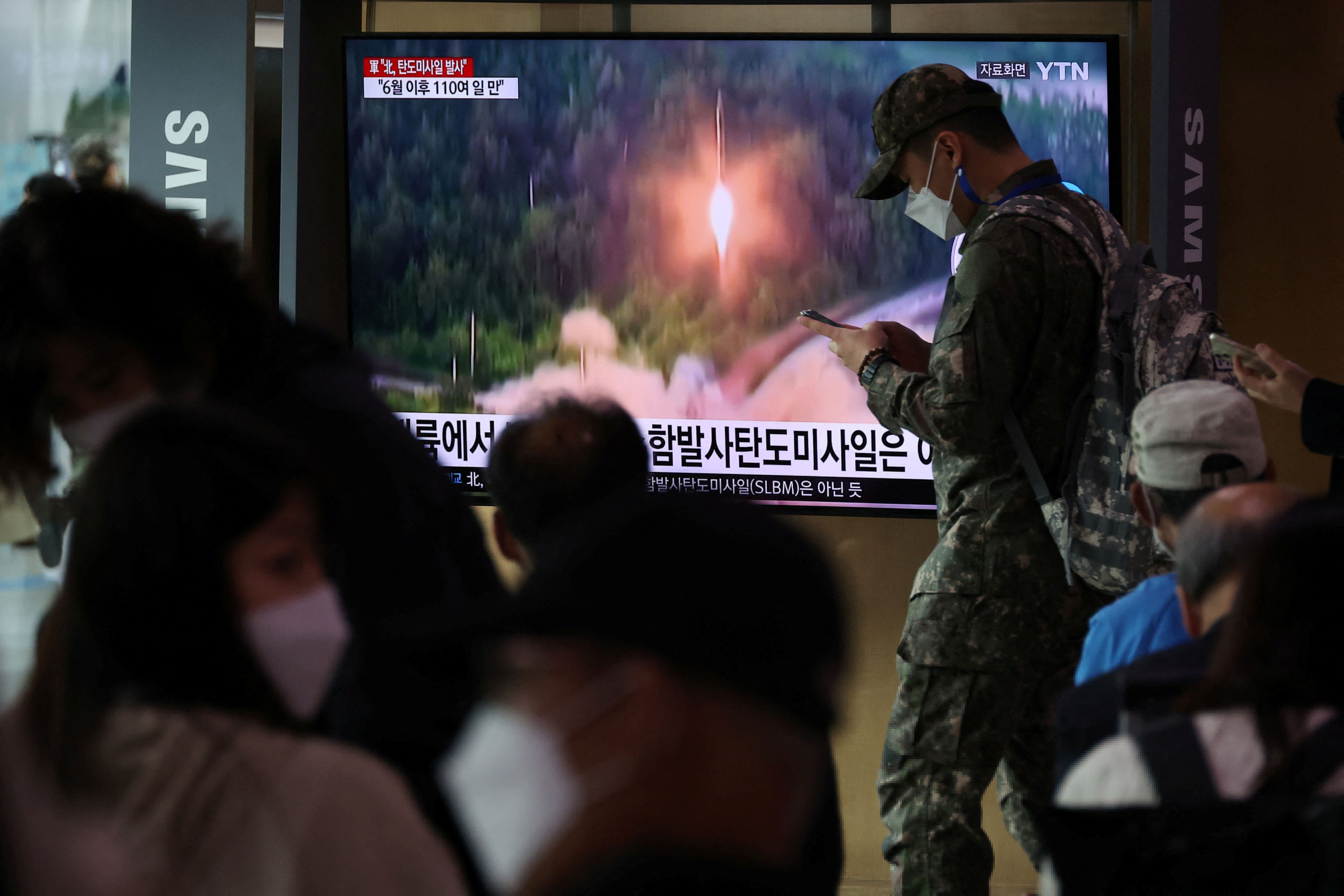 Corea del Norte lanzó otro misil balístico: Japón le pidió a la población que evacúe y busque refugio