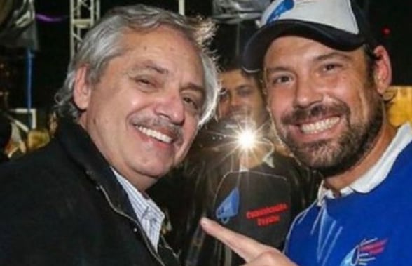 Junto al Presidente, en una de sus tantas selfies de las redes sociales