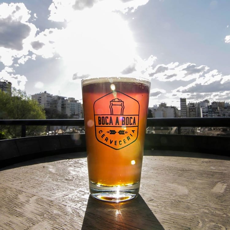 Con vistas al Cementerio de Recoleta, la cervecería Boca a Boca tiene rooftop