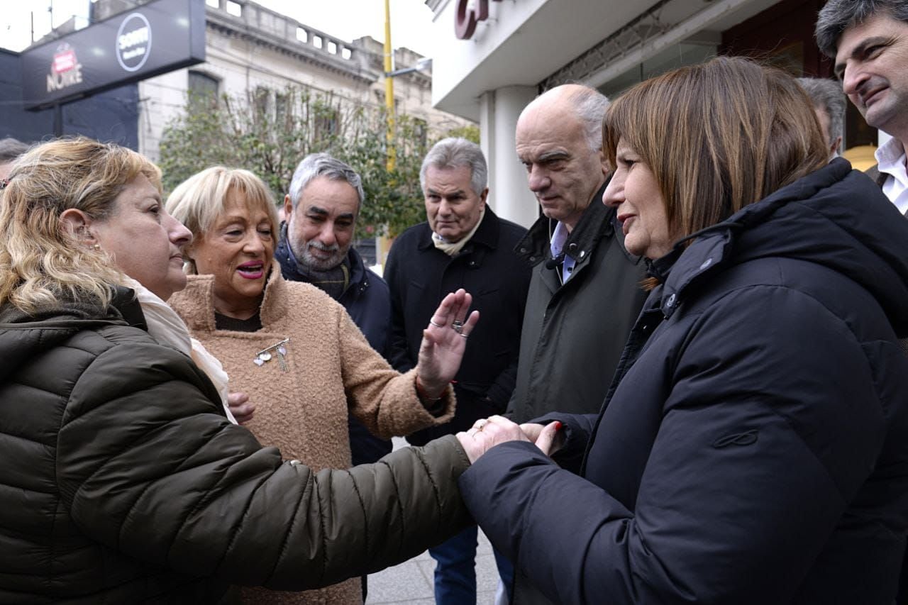 Patricia Bullrich y Néstor Grindetti, en campaña en la provincia de Buenos Aires