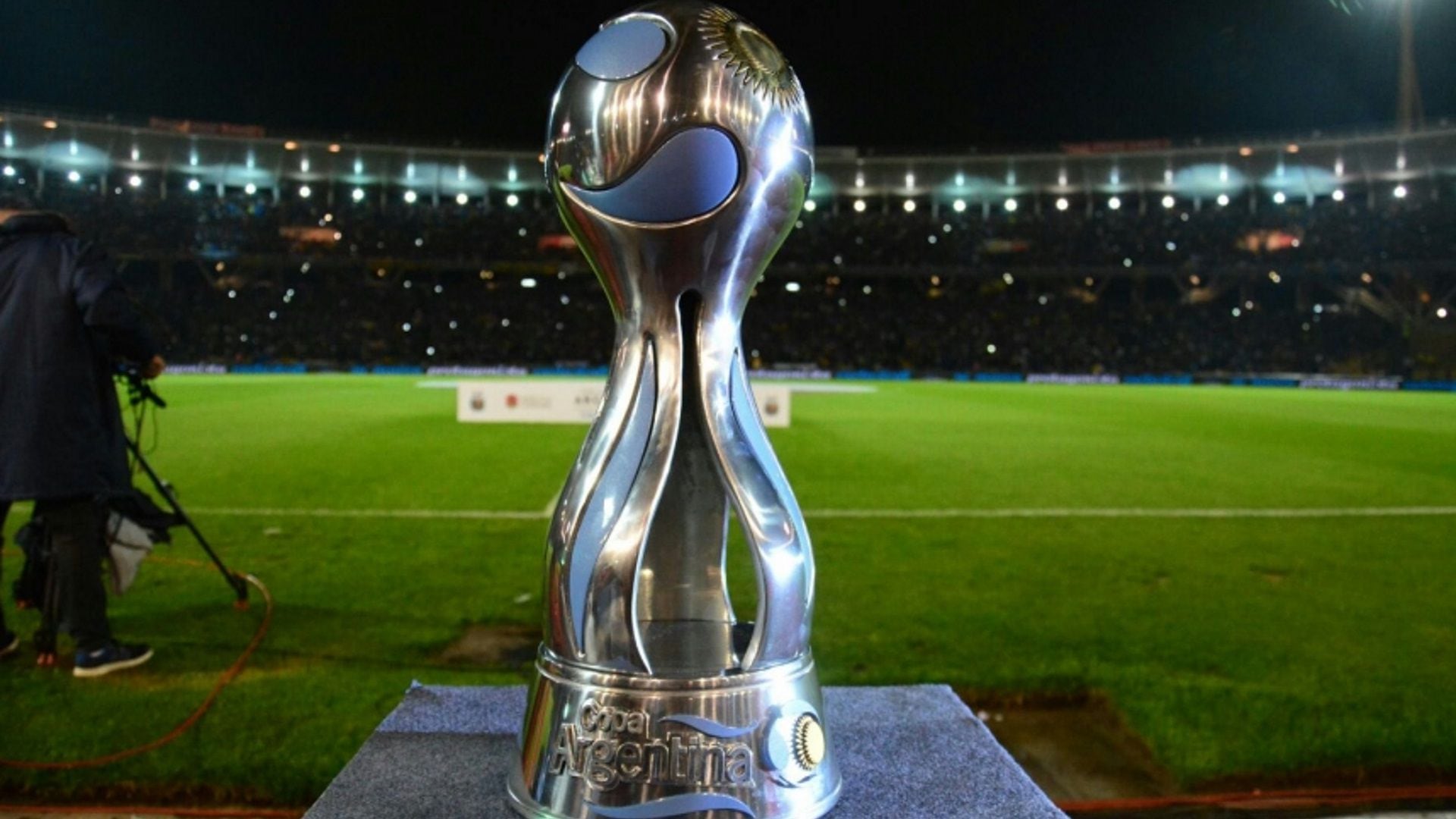 El trofeo de la Copa Argentina