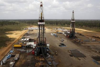 Imagen de archivo de plataformas de perforación en un campo operado por la petrolera estatal venezolana PDVSA, en la Faja Petrolífera del Orinoco, cerca de Morichal, en el estado de Monagas, Venezuela (REUTERS/Carlos Garcia Rawlins/Archivo)