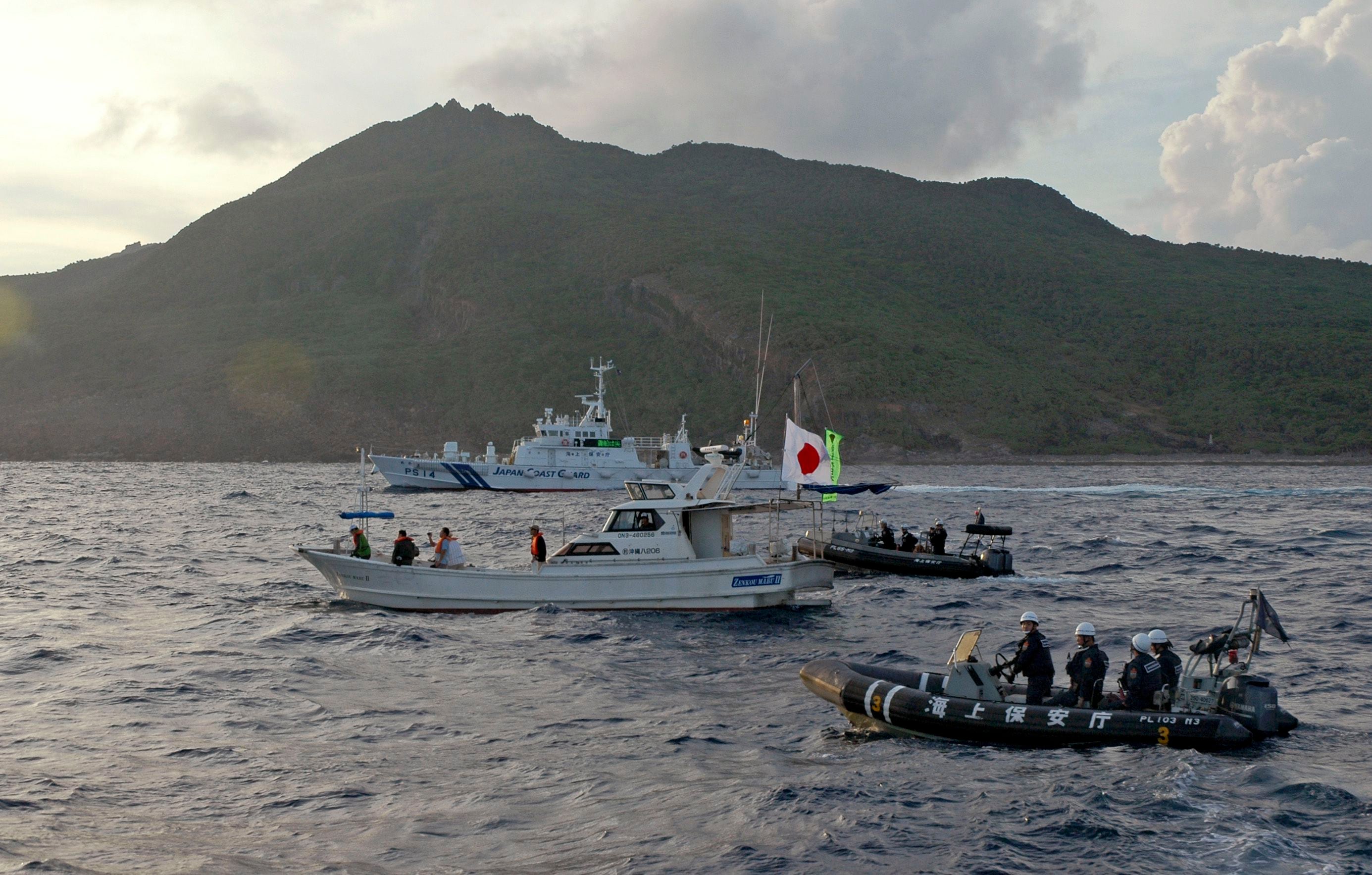 Los dos barcos chinos estuvieron más de 25 horas en aguas territoriales de las Senkaku y luego partieron. (AP/ARCHIVO)