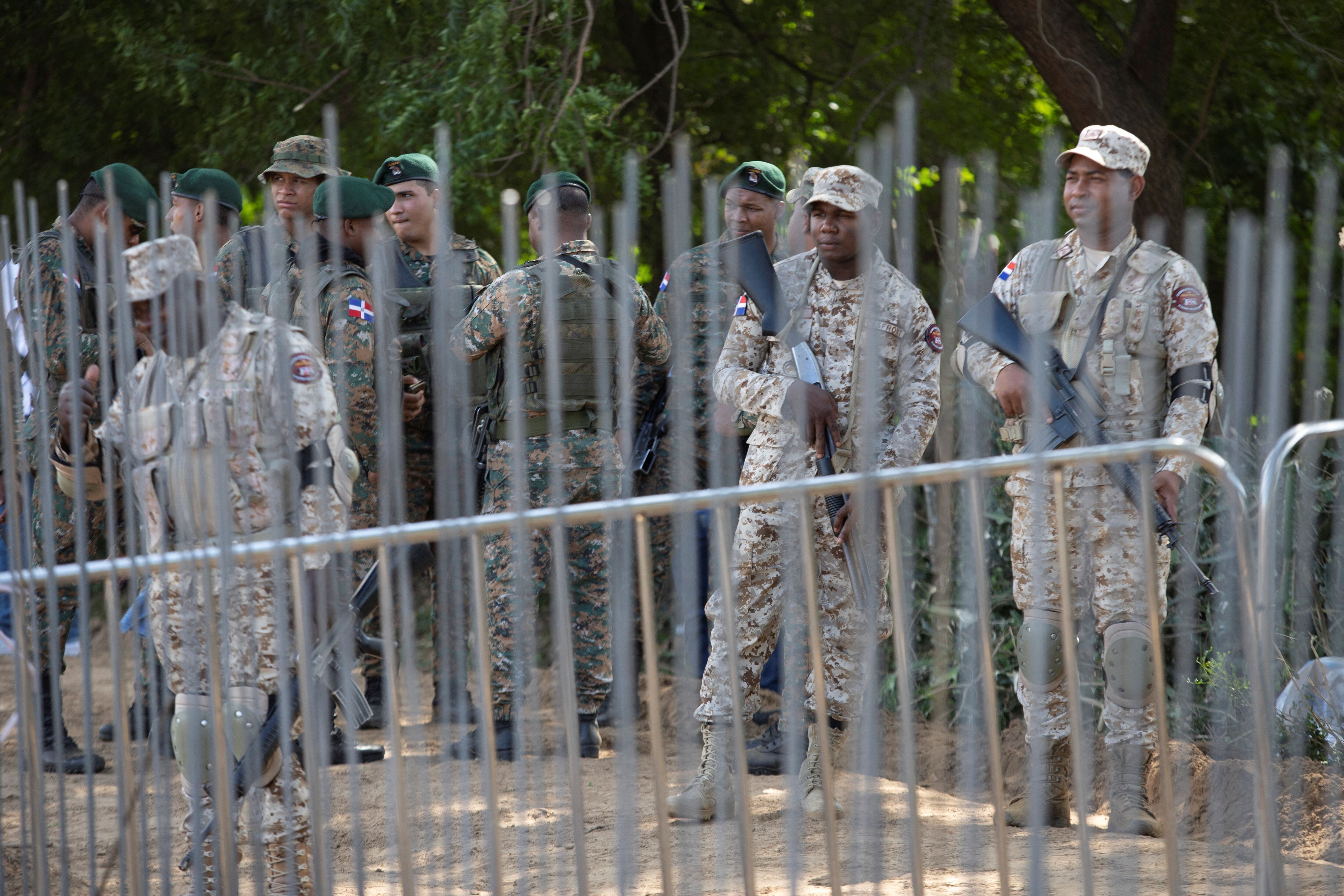 Dominicana despliega miles de soldados para vigilancia intensiva en la frontera. (REUTERS/Fran Afonso)