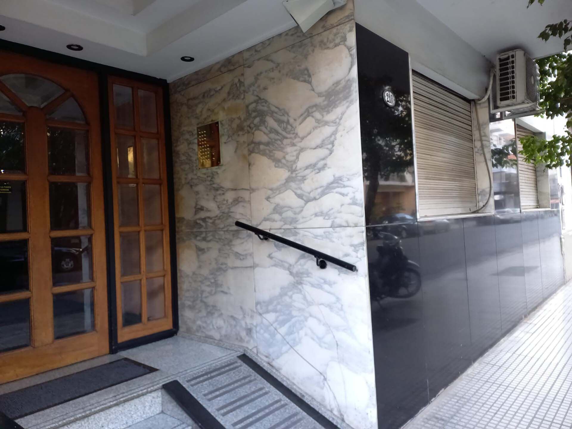 En este edificio ubicado en Yatay al 200 se subasta una propiedad (Foto: Prensa Banco Ciudad)