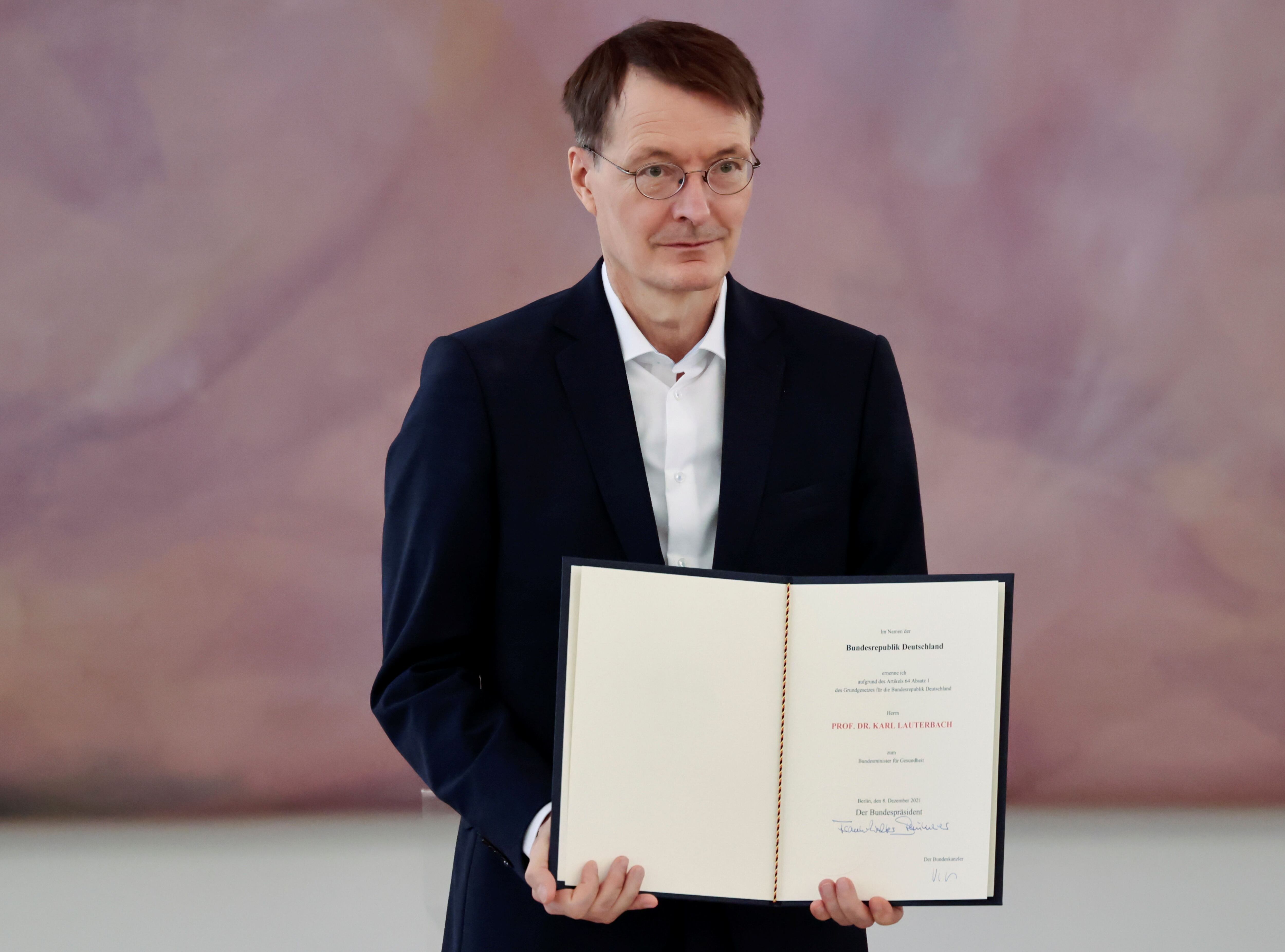 German Health Minister Karl Lauterbach poses after receiving his certificate of appointment from German President Frank-Walter Steinmeier during a ceremony at Bellevue Palace in Berlin, Germany, on December 8, 2021. REUTERS / Hannibal Hanschke