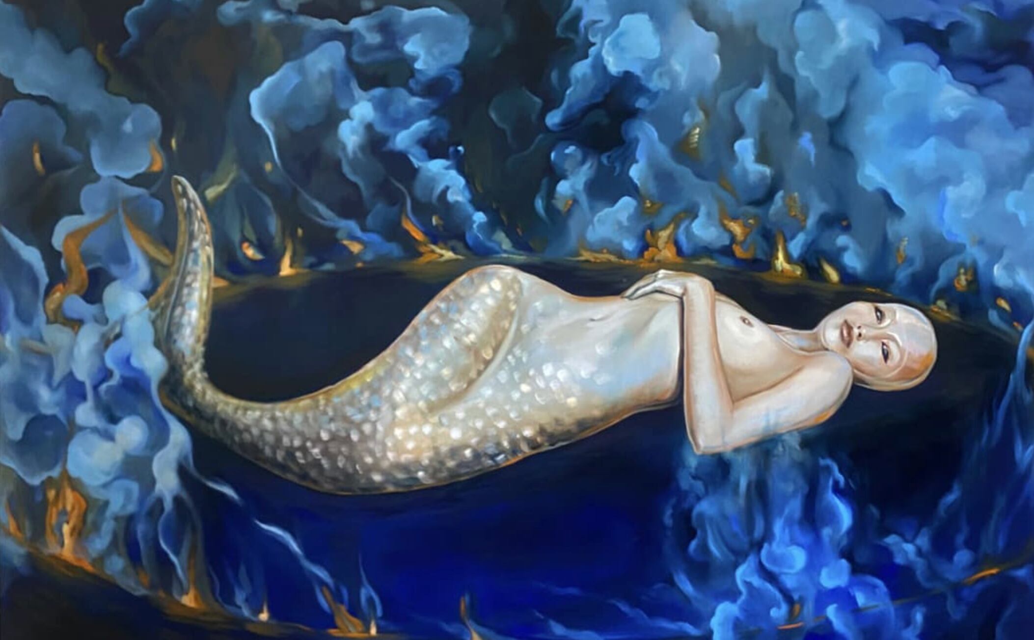 Una obra que muestra a una sirena dorada en un mar azul, parte de "Boil, toil, Trouble", muestra en Art in Common durante Miami Art Week
