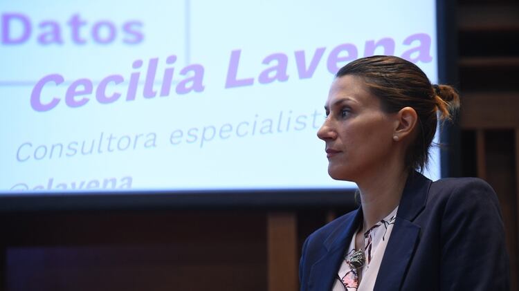 Cecilia Lavena, consultora especialista en género, compartió los datos y testimonios recolectados para hacer el informe realizado por Chicas en Tecnología y el Intal BID